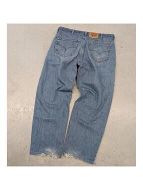 Vintage Levis 550 Relaxed Fit washed blue denim jeans